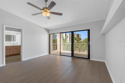Adosado en venta en Treasure Island, Florida, 3 dormitorios, 197.88 m2 № 2151770 - foto 22