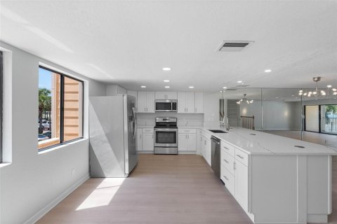 Adosado en venta en Treasure Island, Florida, 3 dormitorios, 197.88 m2 № 2151770 - foto 13