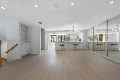 Adosado en venta en Treasure Island, Florida, 3 dormitorios, 197.88 m2 № 2151770 - foto 11