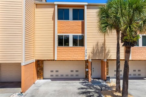 Adosado en venta en Treasure Island, Florida, 3 dormitorios, 197.88 m2 № 2151770 - foto 2