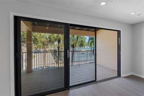 Adosado en venta en Treasure Island, Florida, 3 dormitorios, 197.88 m2 № 2151770 - foto 8