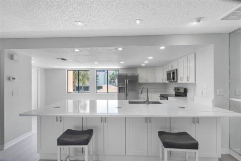 Adosado en venta en Treasure Island, Florida, 3 dormitorios, 197.88 m2 № 2151770 - foto 18