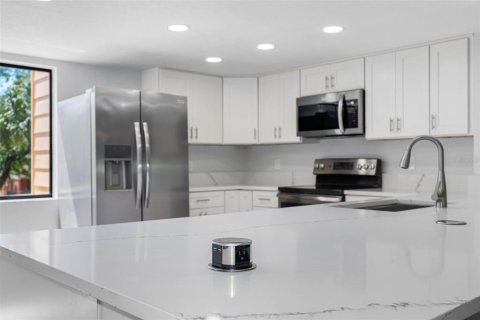 Adosado en venta en Treasure Island, Florida, 3 dormitorios, 197.88 m2 № 2151770 - foto 17