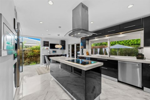 Villa ou maison à vendre à Bay Harbor Islands, Floride: 5 chambres, 465.35 m2 № 2008861 - photo 22