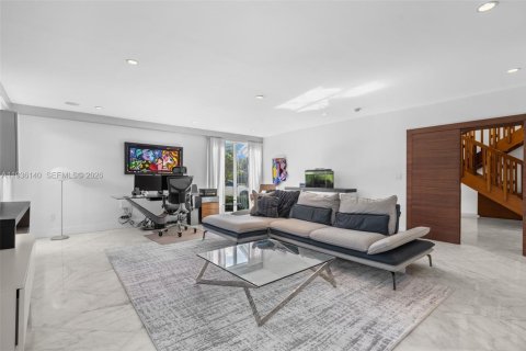 Villa ou maison à vendre à Bay Harbor Islands, Floride: 5 chambres, 465.35 m2 № 2008861 - photo 11