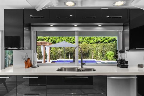 Villa ou maison à vendre à Bay Harbor Islands, Floride: 5 chambres, 465.35 m2 № 2008861 - photo 21