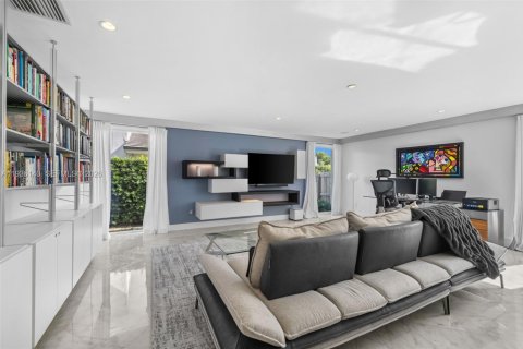 Villa ou maison à vendre à Bay Harbor Islands, Floride: 5 chambres, 465.35 m2 № 2008861 - photo 4