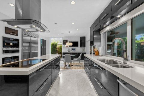 Villa ou maison à vendre à Bay Harbor Islands, Floride: 5 chambres, 465.35 m2 № 2008861 - photo 6