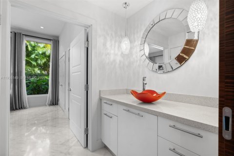 Villa ou maison à vendre à Bay Harbor Islands, Floride: 5 chambres, 465.35 m2 № 2008861 - photo 18