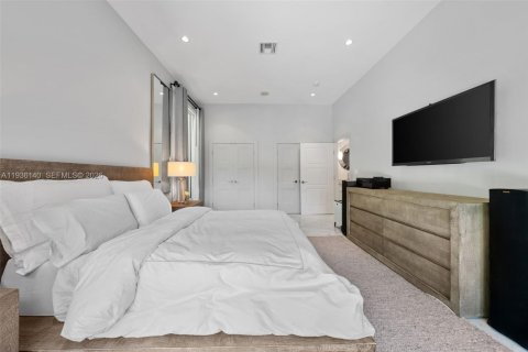 Villa ou maison à vendre à Bay Harbor Islands, Floride: 5 chambres, 465.35 m2 № 2008861 - photo 17