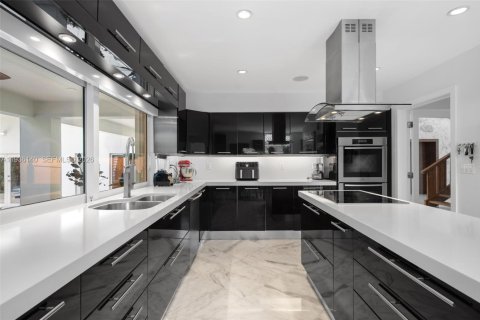 Villa ou maison à vendre à Bay Harbor Islands, Floride: 5 chambres, 465.35 m2 № 2008861 - photo 5