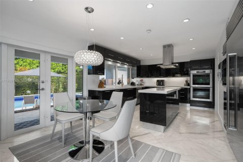 Villa ou maison à vendre à Bay Harbor Islands, Floride: 5 chambres, 465.35 m2 № 2008861 - photo 23