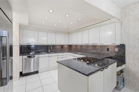 Copropriété à vendre à Bal Harbour, Floride: 2 chambres, 180.42 m2 № 2090298 - photo 17