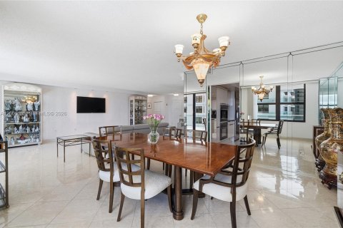Copropriété à vendre à Bal Harbour, Floride: 2 chambres, 180.42 m2 № 2090298 - photo 30