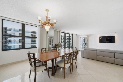 Copropriété à vendre à Bal Harbour, Floride: 2 chambres, 180.42 m2 № 2090298 - photo 28