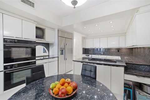 Copropriété à vendre à Bal Harbour, Floride: 2 chambres, 180.42 m2 № 2090298 - photo 20