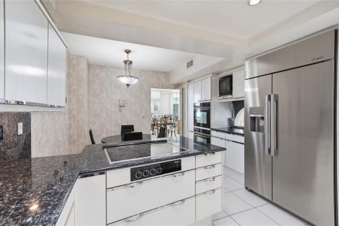 Copropriété à vendre à Bal Harbour, Floride: 2 chambres, 180.42 m2 № 2090298 - photo 19