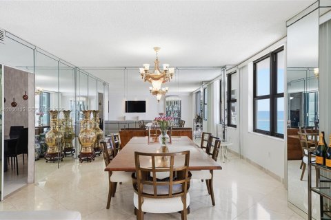 Copropriété à vendre à Bal Harbour, Floride: 2 chambres, 180.42 m2 № 2090298 - photo 29