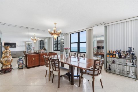 Copropriété à vendre à Bal Harbour, Floride: 2 chambres, 180.42 m2 № 2090298 - photo 27