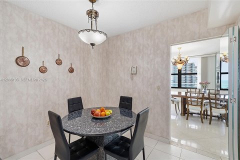 Copropriété à vendre à Bal Harbour, Floride: 2 chambres, 180.42 m2 № 2090298 - photo 21
