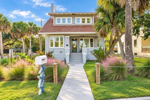 House in New Smyrna Beach, Florida 4 bedrooms, 213.21 sq.m. № 2427525
