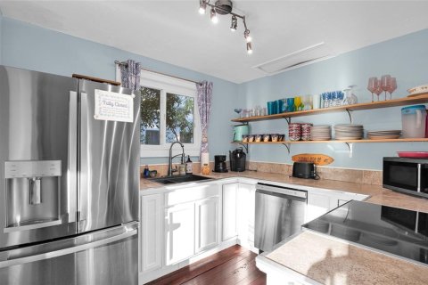 House in New Smyrna Beach, Florida 4 bedrooms, 213.21 sq.m. № 2427525 - photo 5
