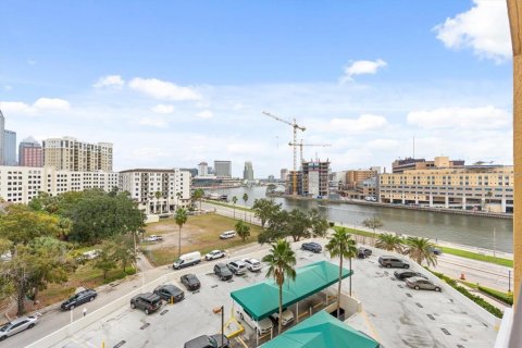 Copropriété à vendre à Tampa, Floride: 2 chambres, 108.7 m2 № 2092104 - photo 13