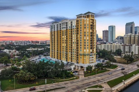 Condo à Tampa, Floride, 2 chambres  № 2092104