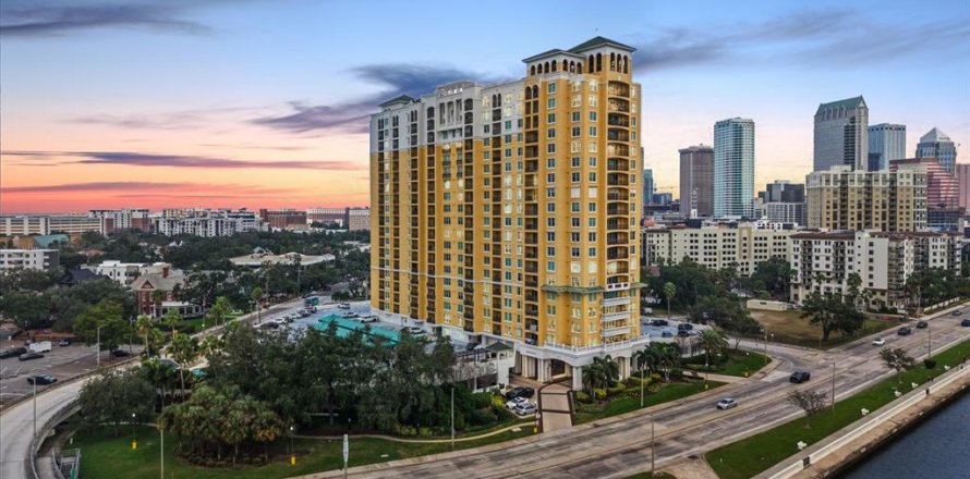 Condo à Tampa, Floride, 2 chambres  № 2092104