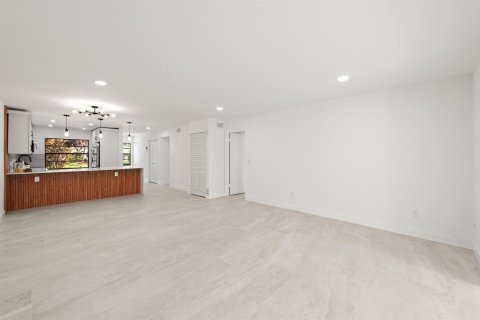 Condo in Boca Raton, Florida, 2 bedrooms  № 2275394 - photo 17