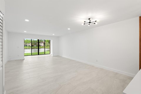 Condo in Boca Raton, Florida, 2 bedrooms  № 2275394 - photo 13