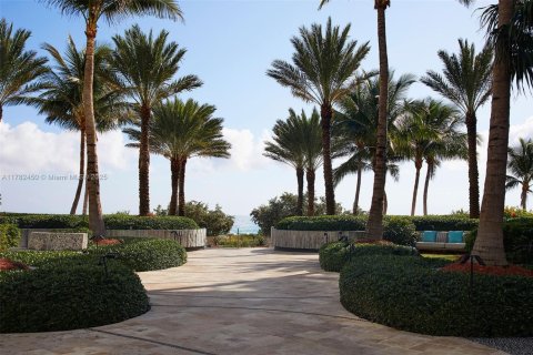 Condo in Miami Beach, Florida, 1 bedroom  № 1667483 - photo 30