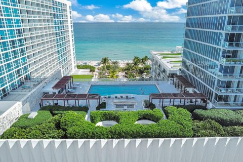 Condo in Miami Beach, Florida, 1 bedroom  № 1667483 - photo 24