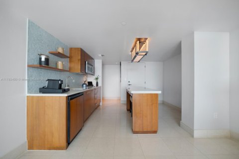 Condo in Miami Beach, Florida, 1 bedroom  № 1667483 - photo 9