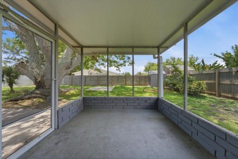 House in Largo, Florida 3 bedrooms, 109.16 sq.m. № 2226303 - photo 26