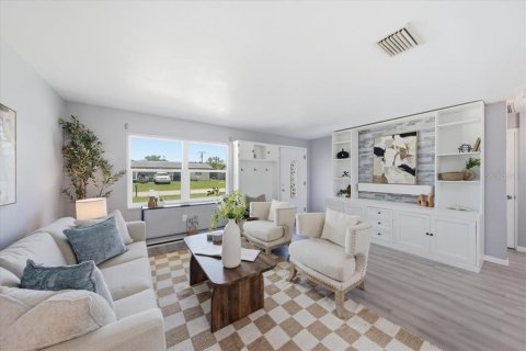 House in Largo, Florida 3 bedrooms, 109.16 sq.m. № 2226303 - photo 6