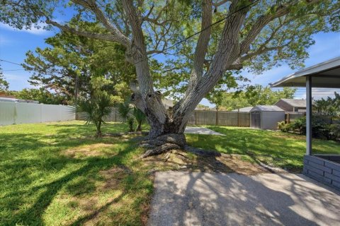 House in Largo, Florida 3 bedrooms, 109.16 sq.m. № 2226303 - photo 28