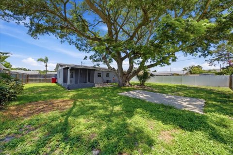 House in Largo, Florida 3 bedrooms, 109.16 sq.m. № 2226303 - photo 30