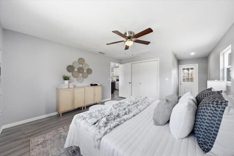 House in Largo, Florida 3 bedrooms, 109.16 sq.m. № 2226303 - photo 16