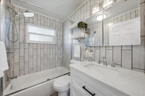 House in Largo, Florida 3 bedrooms, 109.16 sq.m. № 2226303 - photo 20