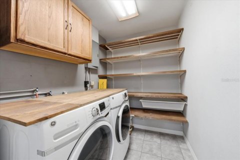 House in Largo, Florida 3 bedrooms, 109.16 sq.m. № 2226303 - photo 24