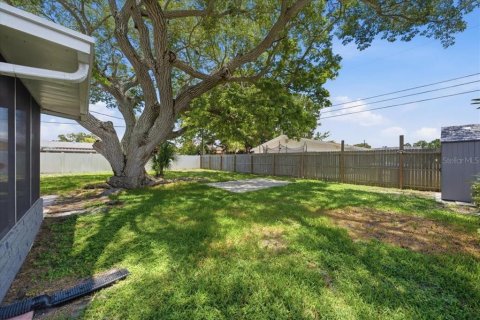House in Largo, Florida 3 bedrooms, 109.16 sq.m. № 2226303 - photo 29
