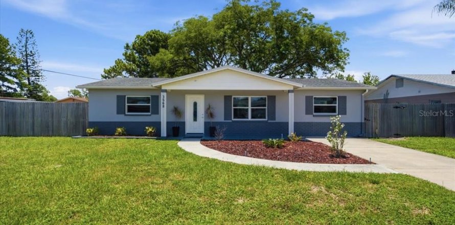 House in Largo, Florida 3 bedrooms, 109.16 sq.m. № 2226303