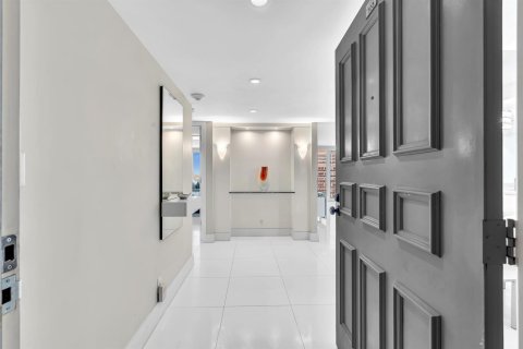 Condo in Fort Lauderdale, Florida, 2 bedrooms № 2154967 - photo 7