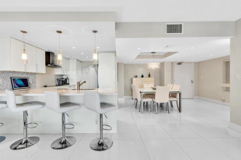 Condo in Fort Lauderdale, Florida, 2 bedrooms № 2154967 - photo 12