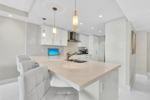 Condo in Fort Lauderdale, Florida, 2 bedrooms № 2154967 - photo 14