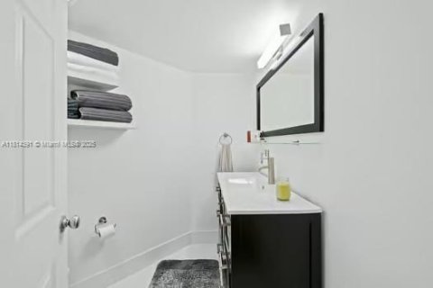 Condo in Fort Lauderdale, Florida, 2 bedrooms  № 1763152 - photo 12