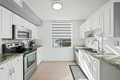 Condo in Fort Lauderdale, Florida, 2 bedrooms  № 1763152 - photo 2