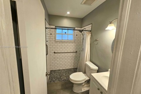 Casa en venta en Miami, Florida, 2 dormitorios, 130.43 m2 № 2002674 - foto 9