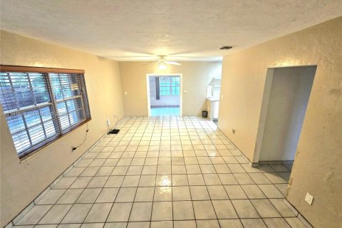 Casa en venta en Miami, Florida, 2 dormitorios, 130.43 m2 № 2002674 - foto 4